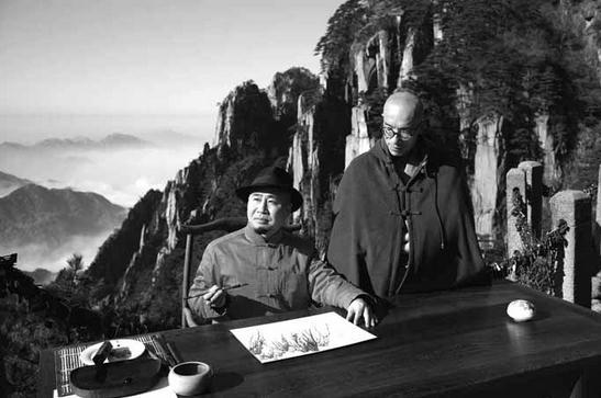 画家叶岚的行为艺术《移动的画案》
