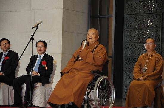 星云大师捐赠北齐佛首仪式在国博举行