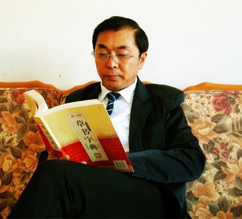 先锋派作家王新,翰墨饱酌艺术情
