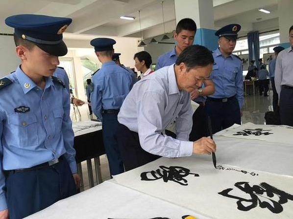 文化拥军活动走进西部战区空军某部