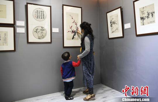 �����ٳ��顪������Ӣ�黭��Ʒչ����ɶ�