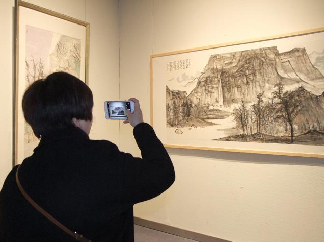 刘洪海、付玉峰、吴玉萍山水画作品展在河南省美术馆开展