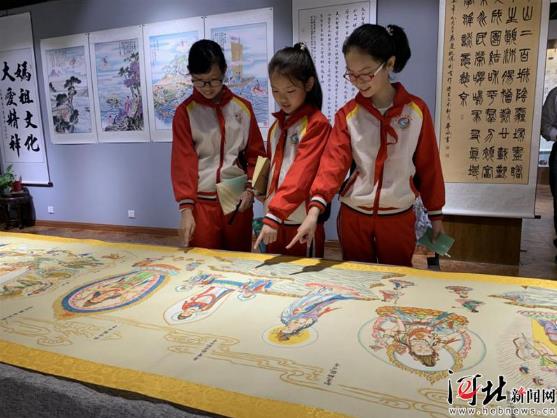 ������Ե-��ī�顱�黭����չ�ںӱ���ˮ��Ļ