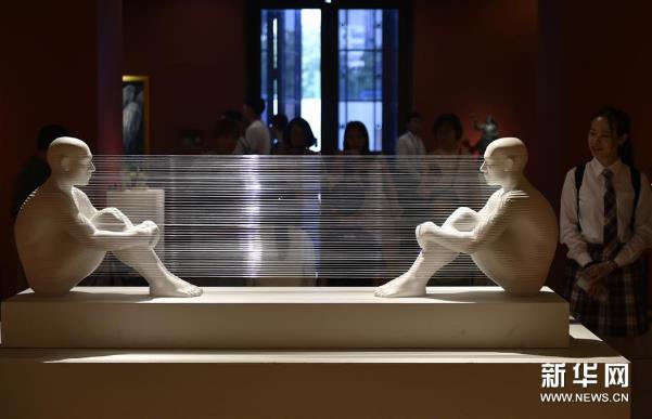 ��ף�ĸ￪��40������̨������������Ʒչ