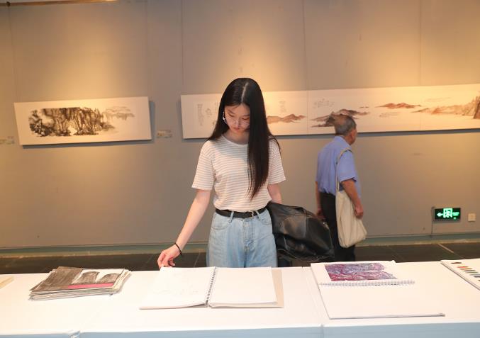 �����������������˲�������Ŀ��Ʒչ�������