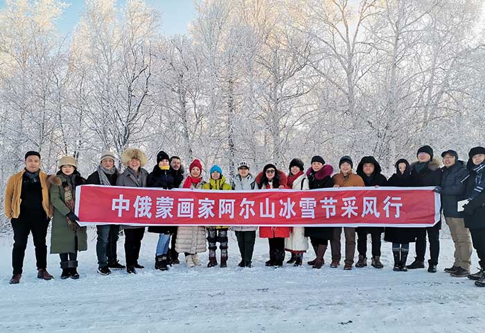 4-��ѩ����Ů���μ��ж����������ڰ���ɽ�ɷ��� .jpg