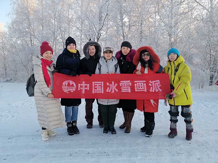 7-��ѩ����Ů���ڰ���ɽ���������˹���Һ��� .jpg