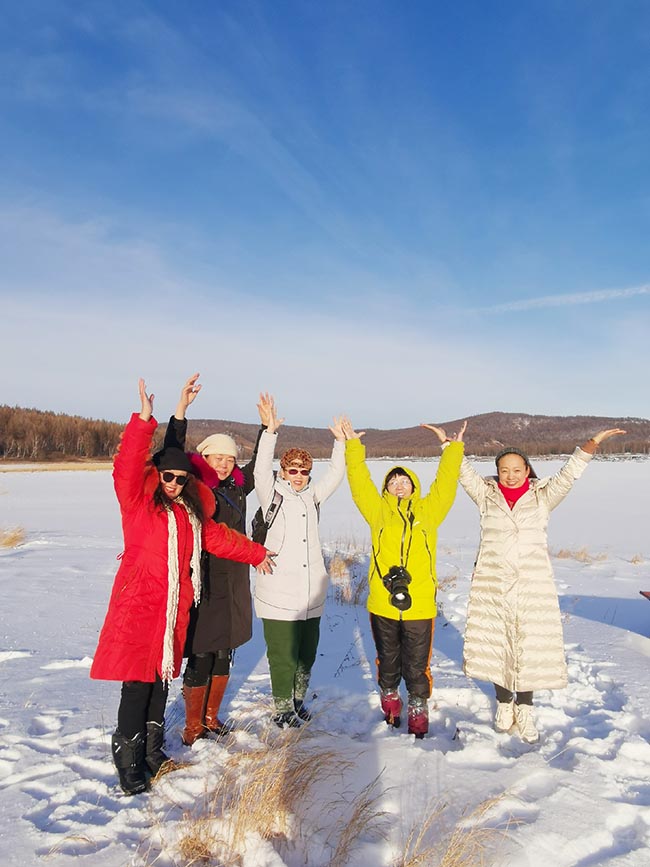 8-��ѩ����Ů���ڰ���ɽ�ɺ׺�ѩҰ���� .jpg