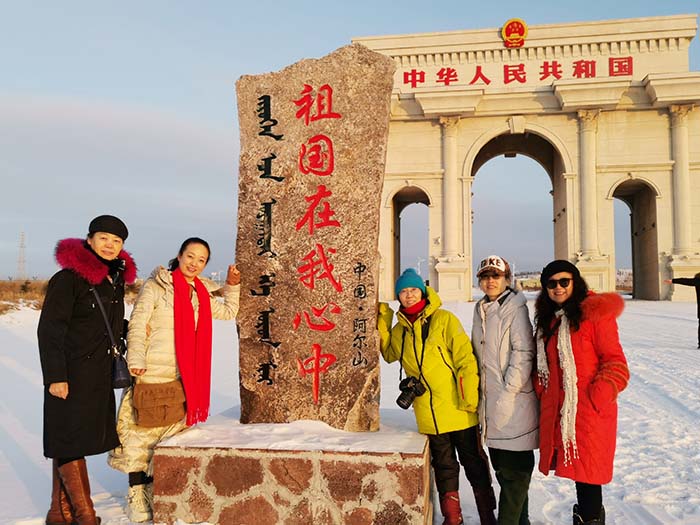 13-��ѩ����Ů�������ɱ߽���ţ�¼�ư������Ժ����� .jpg