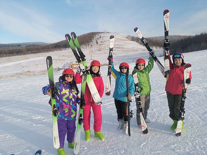 14-��ѩ����Ů���ڰ���ɽ��ѩ .jpg