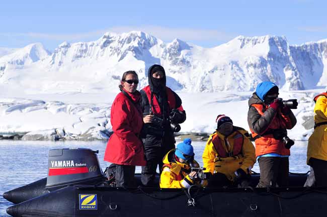 12-乘坐橡皮艇登上南极大陆 2320.jpg