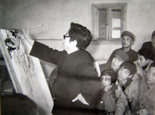20世纪80年代初于志学为冰雪画培训班学员讲课.jpg