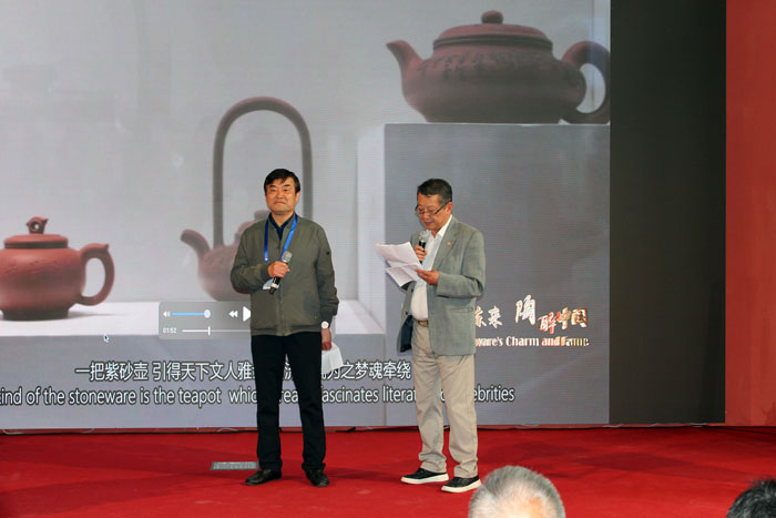 4江苏省宜兴紫砂工艺厂厂长徐建荣致辞.JPG 4江苏省宜兴紫砂工艺厂厂长徐建荣致辞.JPG