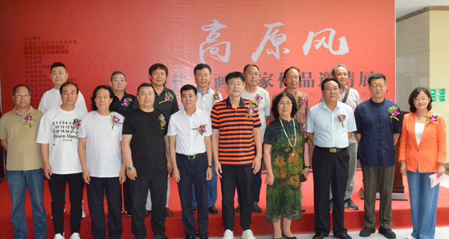 开展现场与当地主持领导合影.jpg 开展现场与当地主持领导合影.jpg