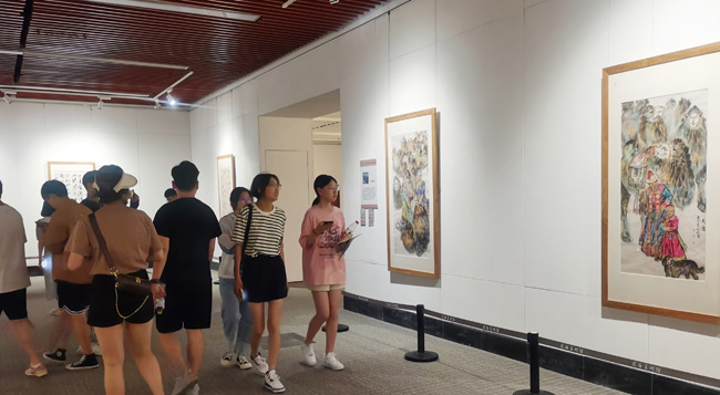 展览现场 (2).jpg 展览现场 (2).jpg
