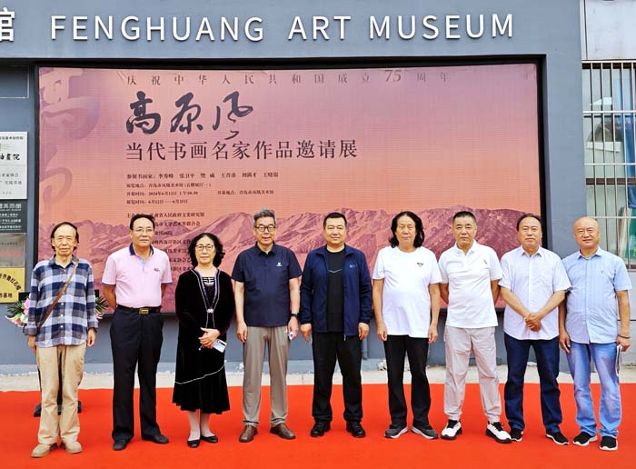 开幕式画家和主管领导合影.jpg 开幕式画家和主管领导合影.jpg